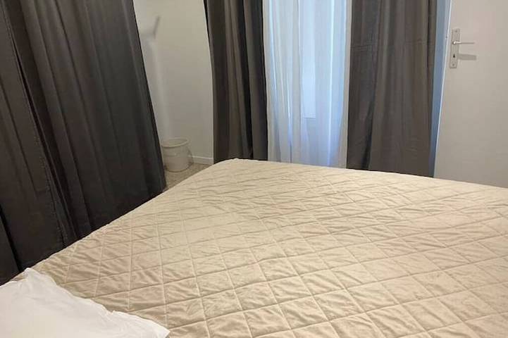 Ganze Wohnung, Cosy T2 for 4/5 pers - Beaches 400m away, Private Parking, Air Conditioning, New Bedding in Golfe-Juan, Antibes