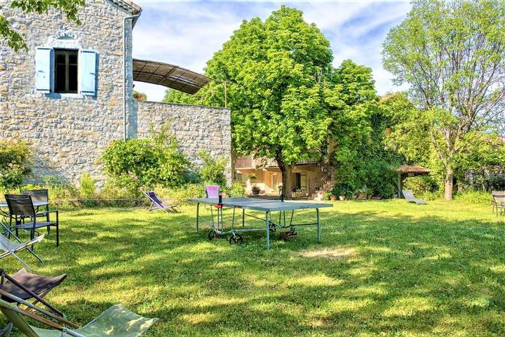 Gîte pour 3 personnes, avec jardin ainsi que vue et terrasse à Villeneuve-de-Berg - 4