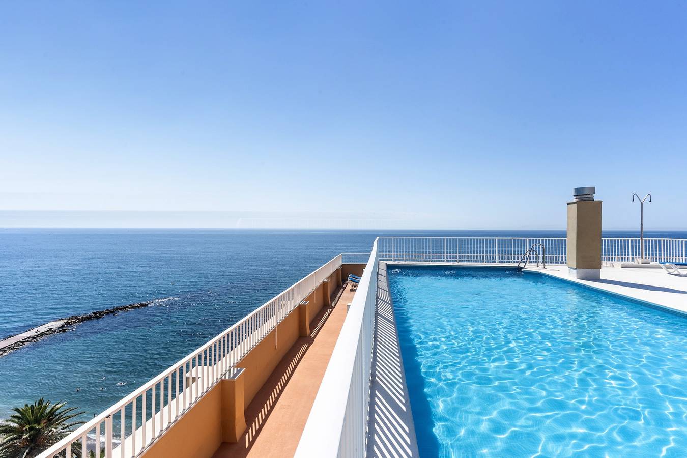 Entire apartment, Apartment 'Great First Line Amazing Terrace' with Sea View, Wi-Fi and Air Conditioning in Marbella Centre, Marbella