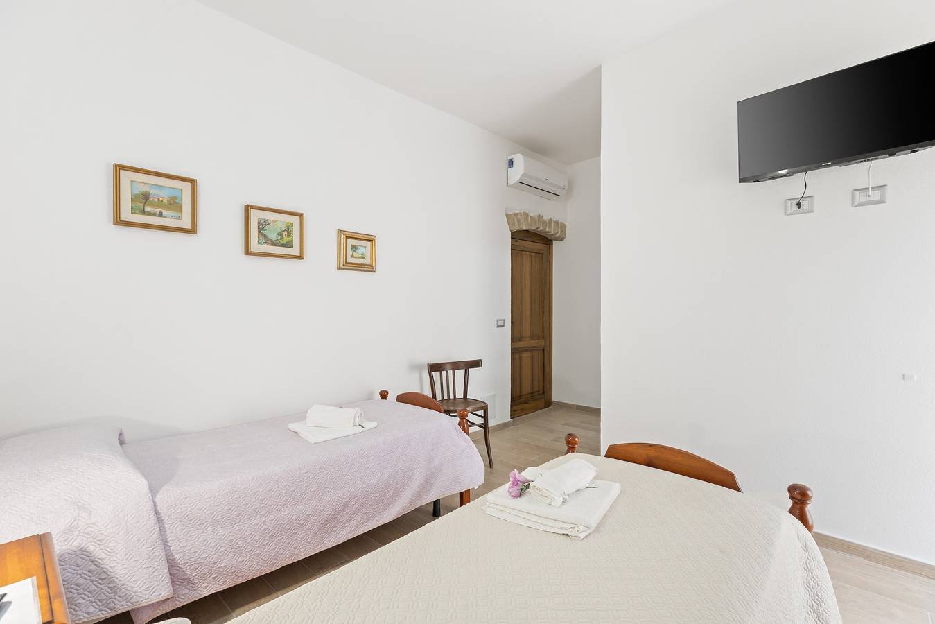 Chambre 'Clio' avec terrasse commune, Wi-Fi et climatisation in Scano di Montiferro, Sardaigne