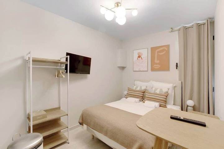 Ganze Wohnung, Air-conditioned studio offering comfort and elegance in Neuilly-sur-Seine, Hauts-de-Seine