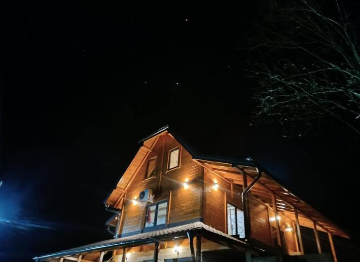 Domek letniskowy dla 6 osób, z widok i widok na jezioro oraz balkon i ogród w Serbia