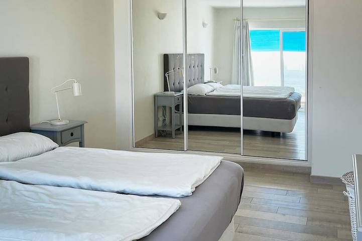 Ganze Wohnung, Colina Mar, zu Fuß zum Strand, Meerblick in Salema, Budens