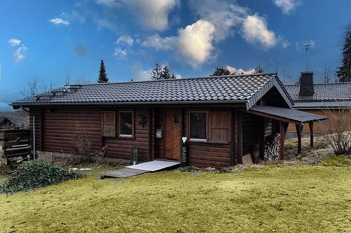 Ferienhaus für 4 Personen, mit Garten in Bromskirchen