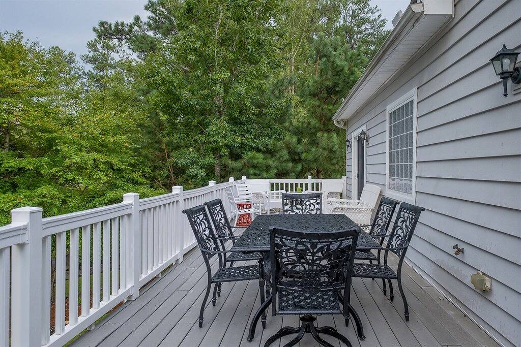 Dock Daze | Luxury Rental | Great Views & Lot | 3-night min in Lake Gaston