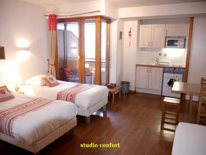 Gîte pour 2 personnes, avec vue et balcon dans Casino De Brides Les Bains - 2