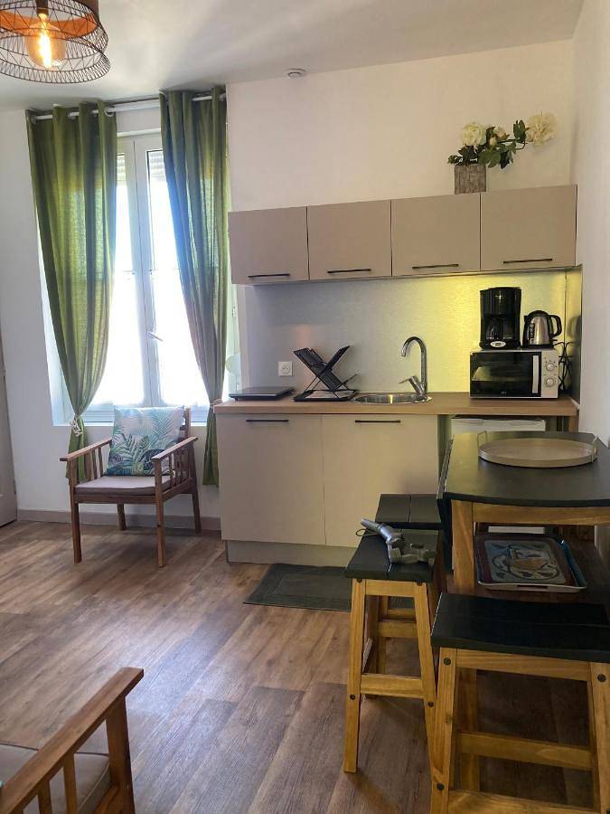 Location de vacances pour 6 personnes, avec jardin et terrasse à Port-des-Barques - 2