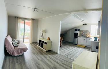 Gîte pour 4 personnes, avec terrasse et vue à Entre-Deux