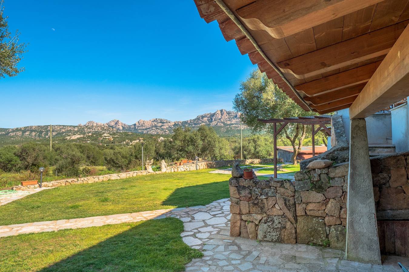 Appartamento intero, Appartamento "2 in Villa in Campagna" con vista sulle montagne e piscina in comune in Olbia, Gallura