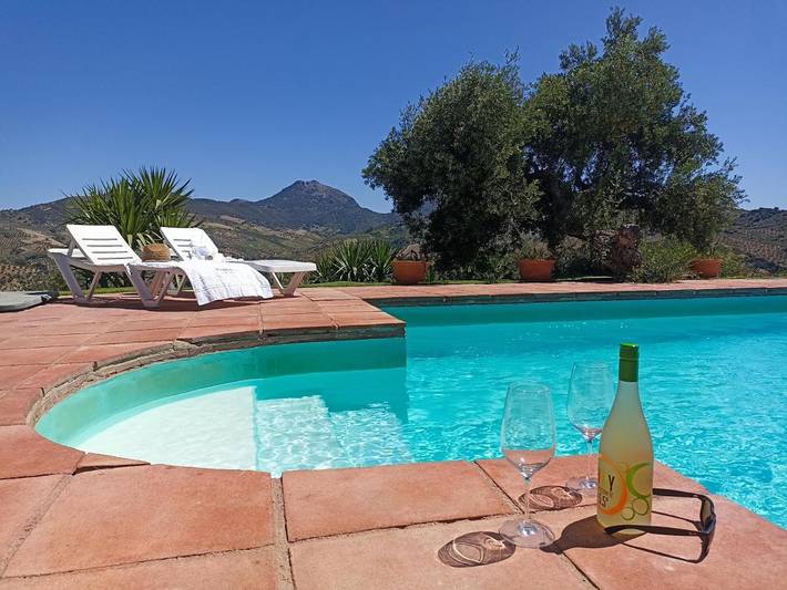 Location de vacances pour 15 personnes, avec jardin ainsi que piscine et vue à Pruna - 3