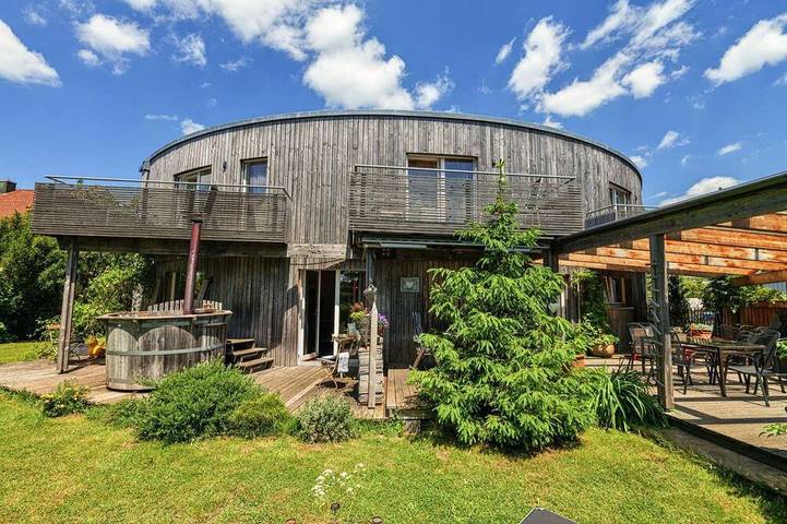 Ferienhaus für 16 Personen, mit Balkon und Whirlpool sowie Garten und Sauna in Dornstetten