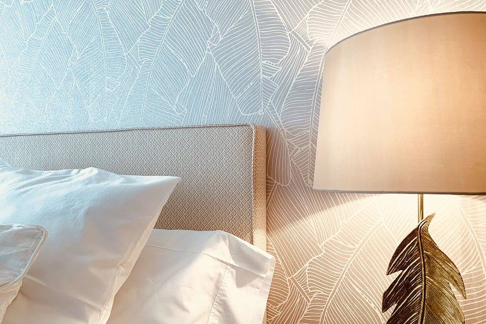 Entire apartment, Marbella Beachside Penthouse in San Pedro de Alcántara, Marbella