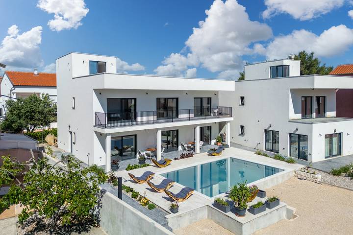 Ferienhaus für 12 Personen, mit Pool und Balkon, kinderfreundlich