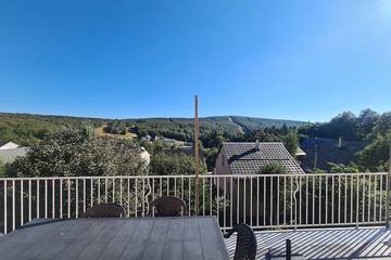 Gîte pour 8 personnes, avec sauna et jacuzzi ainsi que jardin et balcon à Prades-d'Aubrac