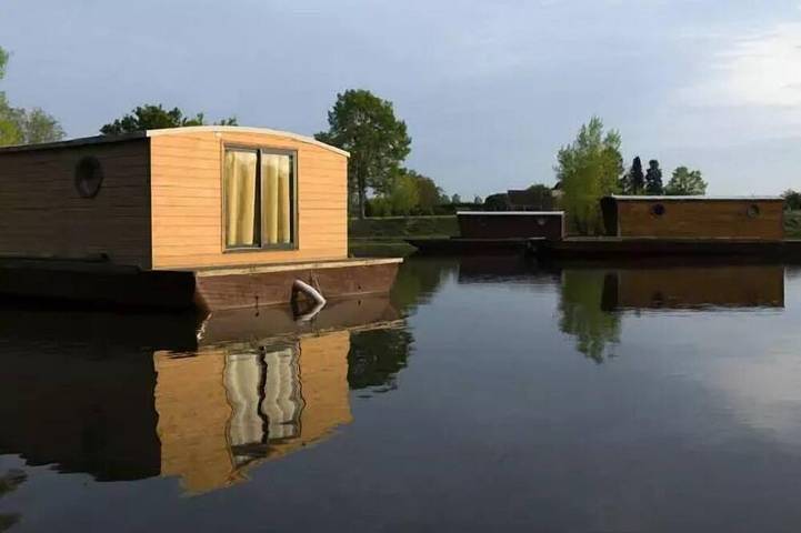 Cabane en bois pour 5 personnes, avec jardin et piscine