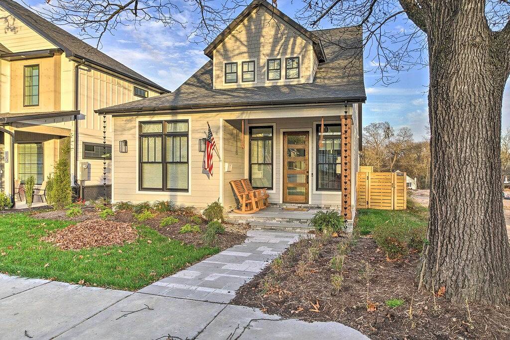 Ganze Wohnung, Airy Bentonville Studio < 1 Mile to City Square! in Bentonville, Ozark Mountains