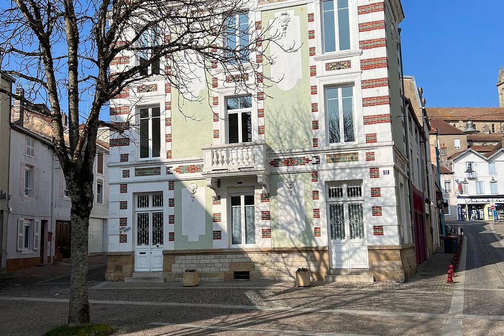 Gîte 3* avec toit-terrasse ensoleillé, près des thermes et du casino, parking disponible in Bourbonne-les-Bains, Alto Marne