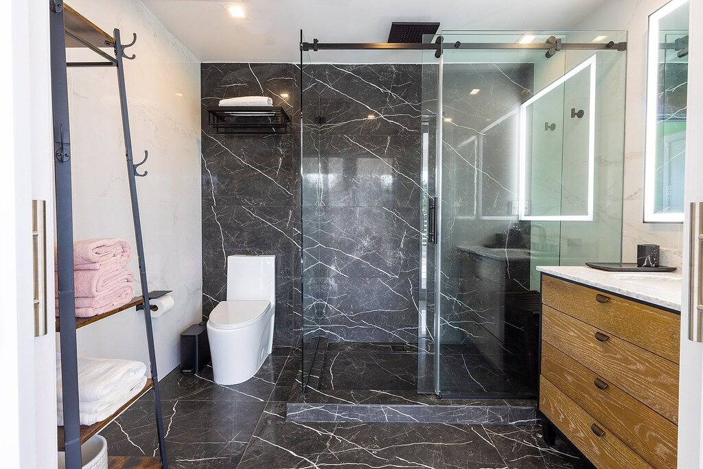 Ganze Wohnung, Boutique Suite with Ocean View and Rooftop Pool in South Beach, Miami Beach