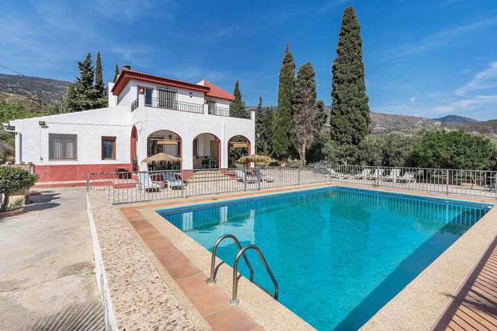 Casa de vacaciones para 12 personas, con Balcón y Jardín en Órgiva
