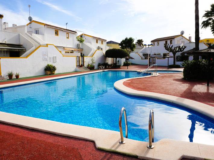 Ferienhaus für 6 Personen, mit Terrasse und Pool - 1
