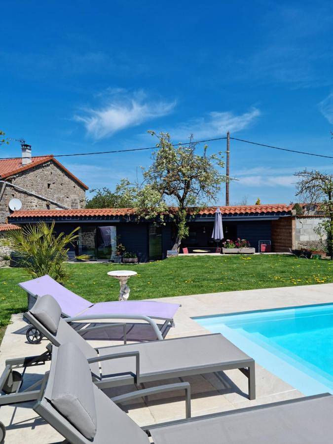 Appartement de vacances pour 4 personnes, avec piscine et terrasse ainsi que jardin et jacuzzi