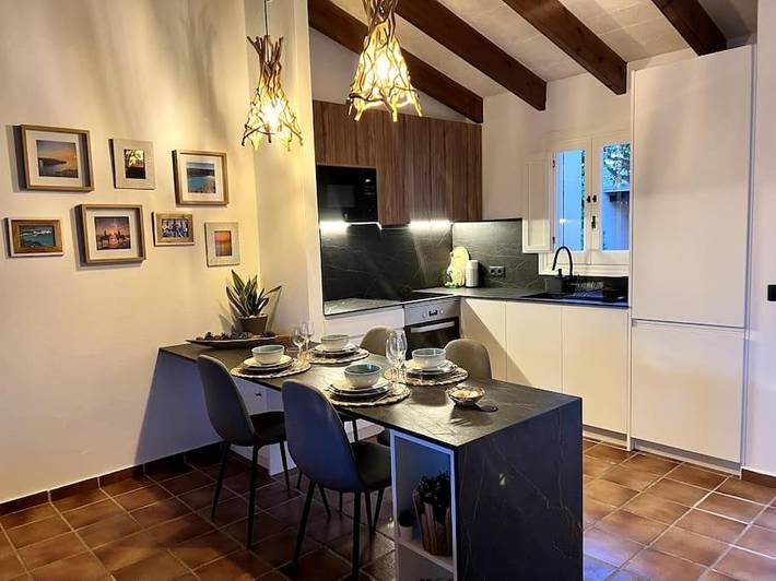 Location de vacances pour 4 personnes, avec vue ainsi que piscine et jardin, animaux acceptés dans Son Xoriguer - 2