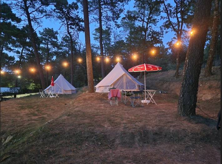 Tente pour 2 personnes, avec bassin pour enfant en Provence-Alpes-Côte d'Azur - 3