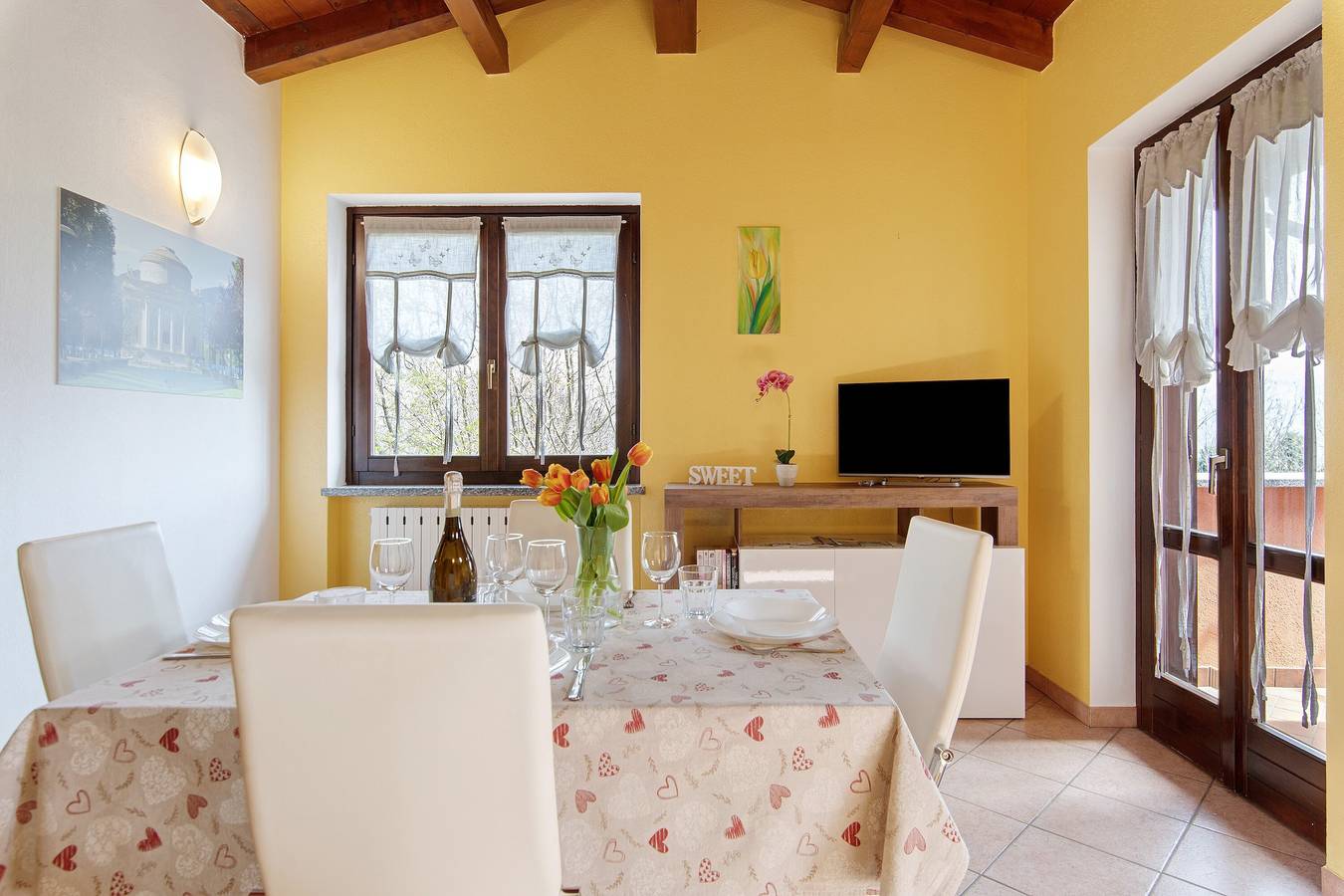 Entspannende Dachwohnung mit Bergblick, privater Terrasse und Wlan in Casasco d'Intelvi, Centro Valle Intelvi