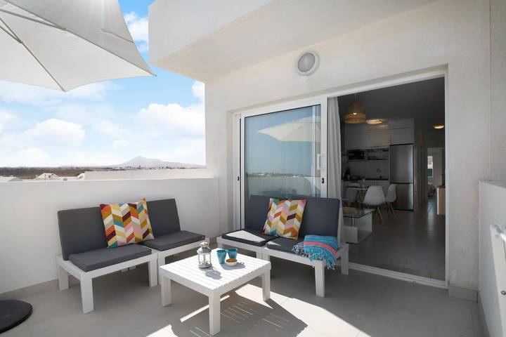 Appartement entier, Appartement Penthouse Exclusif Senator Isla De Lobos Ii avec vue sur mer, piscine partagée et Wi-Fi. in Costa Teguise, Teguise