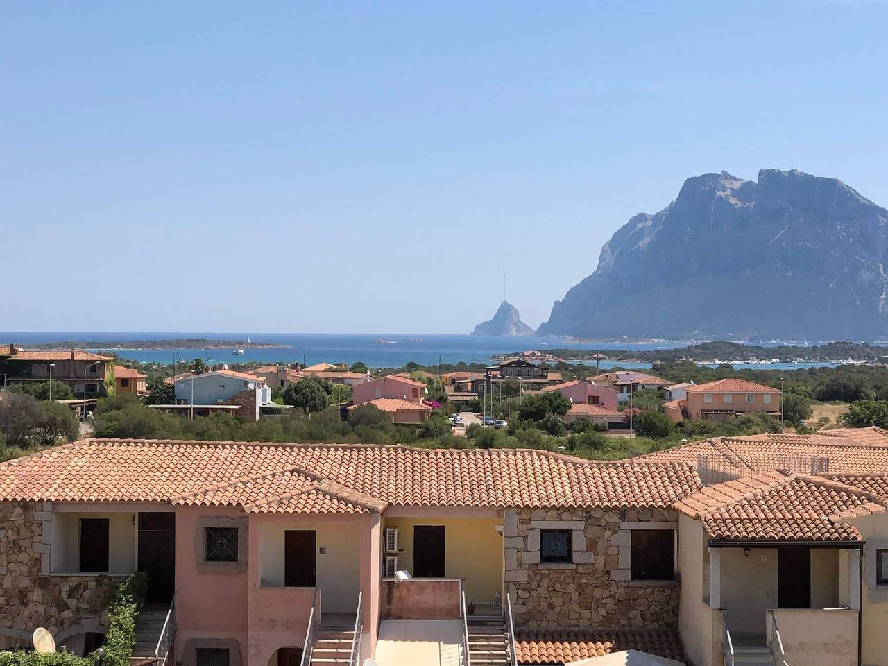 Ganze Wohnung, Ferienwohnung 'Villetta Tavolara Vista Mare' mit Meerblick, Gemeinschaftsterrasse und Klimaanlage in Porto San Paolo, Loiri Porto San Paolo
