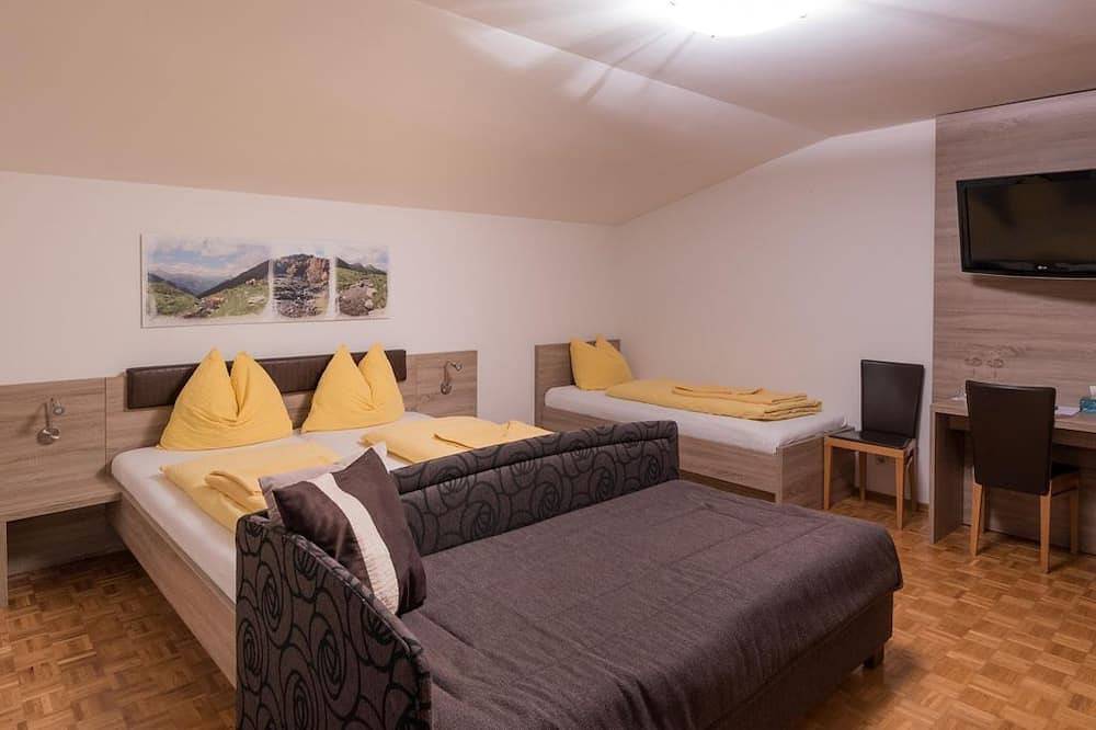 Studio, Dusche oder Bad, Wc, Balkon - Gästehaus Zwischenberger in Hohe Tauern, Obervellach