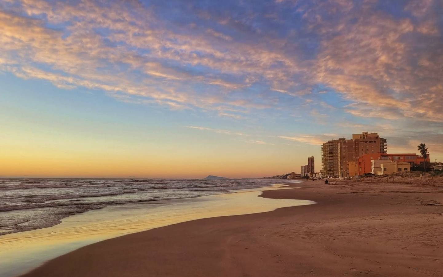 Ganze Wohnung, Apartment 'Playa Valencia' mit Terrasse, Wlan und Klimaanlage in Sueca, Costa de Valencia