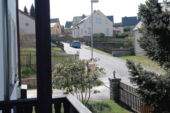 Ferienwohnung für 7 Personen, mit Pool und Garten sowie Balkon in Schneeberg