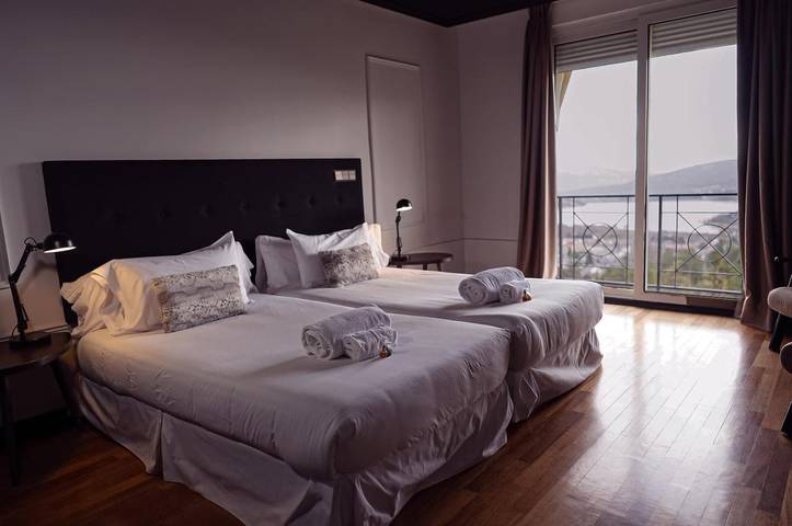Apartamento para 2 personas, con Jacuzzi y Terraza además de Jardín y Piscina en Navacerrada