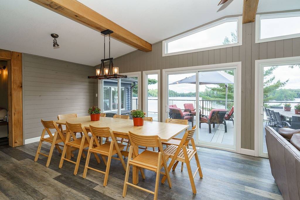 The Hatch - your family lakehouse retreat in Muskoka w/ Sauna & Hot Tub in Muskoka