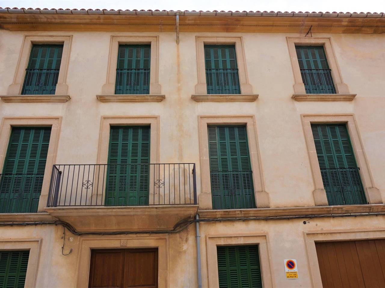 Charming Townhouse with Pool and Barbecue in Heart of Llucmajor in Llucmajor, South Majorca