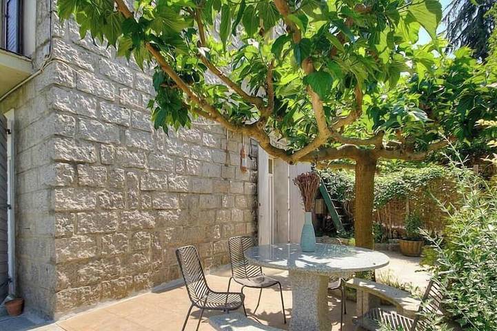 Location de vacances pour 4 personnes, avec terrasse à Levie