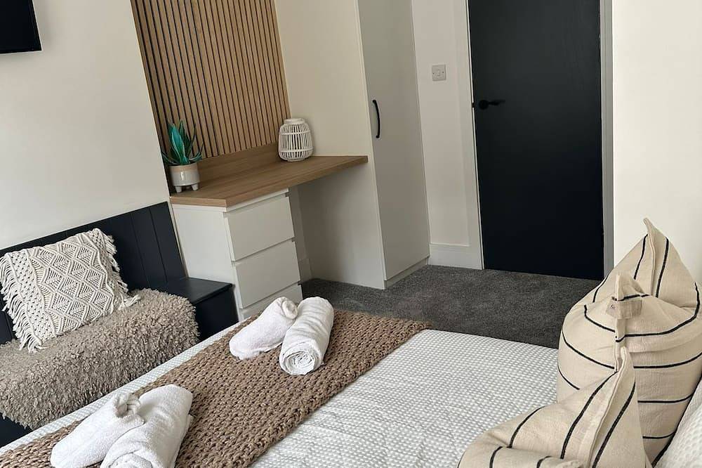 Luxurious Central 5 Double Bedroom Home | 3 Floors in Cardiff, Cardiff region