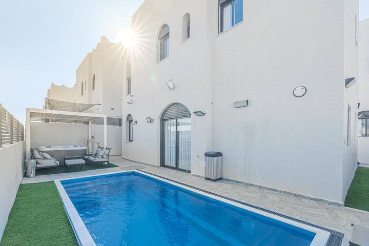Maison de vacances pour 10 personnes, avec terrasse ainsi que piscine et vue, animaux acceptés à Eilat