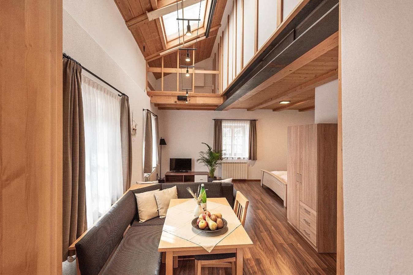 Ganzes Studio, Studio-Apartment 'Rose' mit Gartenblick, Gemeinschaftsterrasse und Wlan in Schrambach, Feldthurns