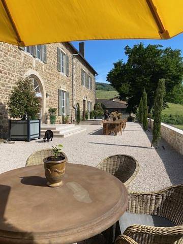 Location de vacances pour 4 personnes, avec Terrasse ainsi que Jardin et Vue à Marchampt