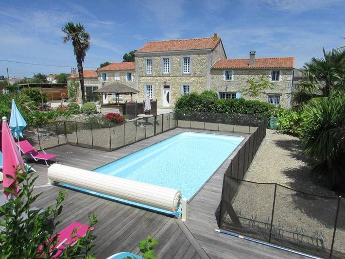 Location de vacances pour 2 personnes, avec Jardin ainsi que Piscine et Vue à Le Gua