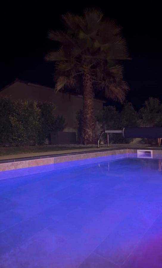 Location de vacances pour 6 personnes, avec jardin et piscine à Saint-Geniès-des-Mourgues - 2