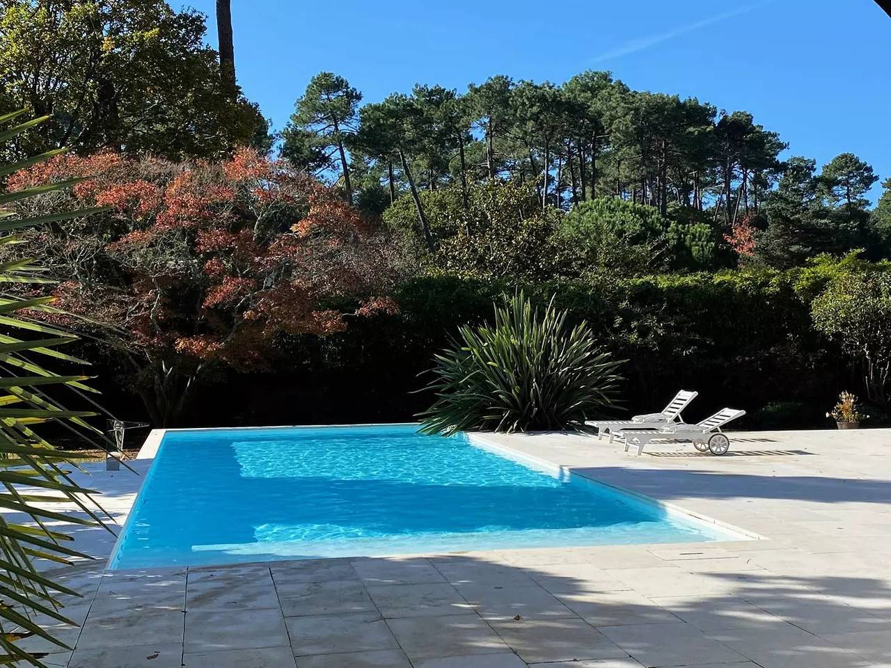 Villa Baradarena met verwarmd zwembad en tuin voor 10 personen. in Hossegor, Côte d’Argent