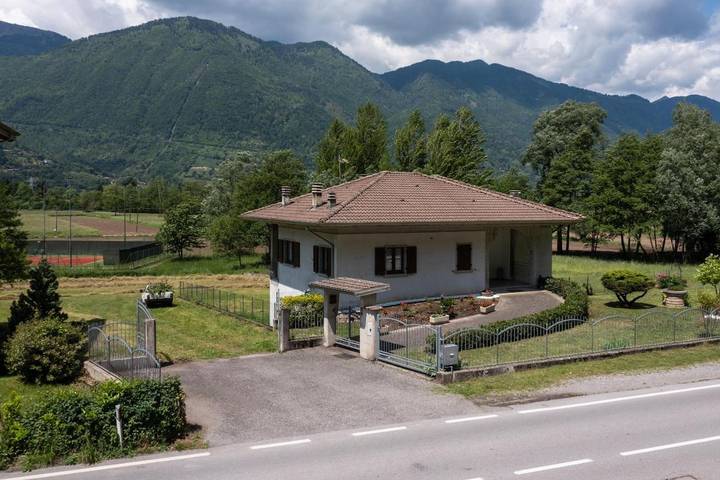 Ferienhaus für 8 Personen, mit Ausblick und Garten