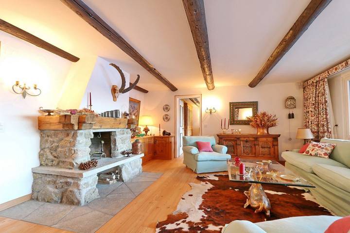 Ferienwohnung für 4 Personen, mit Balkon und Seeblick in Champfèr