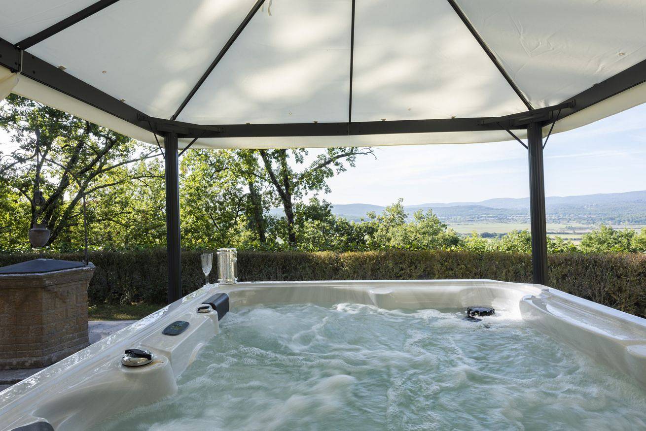 Villa la Quercia by Mmega in Monteriggioni, Chianti