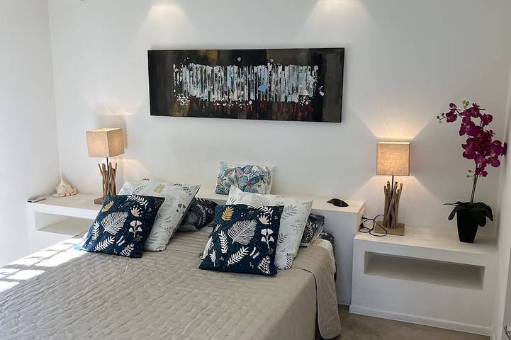 Appartement entier, Exceptionnel Cote D Azur sur la Plage Luxueux 2 pièces en rdj accès direct mer in Saint-Laurent-du-Var, Côte méditerranéenne (France)