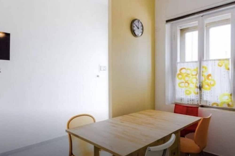 Window Sea View: A Perfect Shelter Just A Step Away from the Beach in Ortona (Commune), Province de Chieti