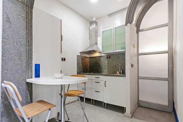 Apartamento entero, Apartamento 'Zentralclub Electron' con vistas a la montaña, terraza privada y Wi-Fi in Belmonte de Miranda, Cordillera Cantábrica